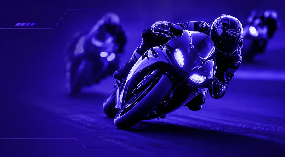 Moto esportiva em alta velocidade